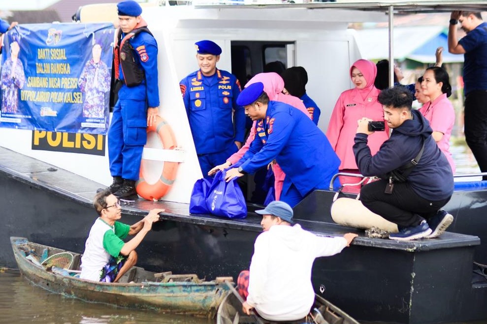 Polairud Polda Kalsel berbagai di Batola dan Banjarmasin