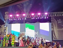 Usung Tema Alghoritm, Jember Fashion Carnaval 2024 Menggali Kedalaman Kreativitas dan Kebanggaan Lokal