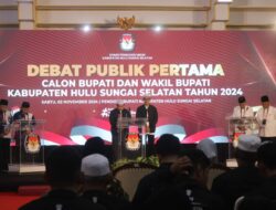 Tiga Paslon Bupati-Wakil Bupati HSS Paparkan Rencana Pembangunan di Debat Publik Pertama