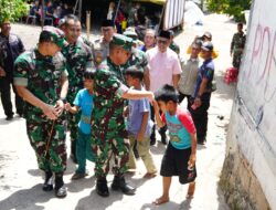 Senyum Ramadan di Kampung Vietnam, TNI dan Perusahaan Swasta Bagikan Sembako