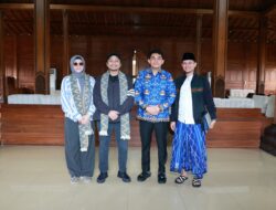 Safari Ramadan, Wagub Kalsel Disambut Bupati Tanah Bumbu di Bandara Bersujud
