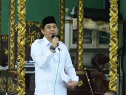Safari Ramadan di Mantewe, Bang Arul Berbagi Berkah dengan Anak Tahfidz dan Kaum Masjid