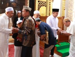 Bupati Bang Arul Rayakan Idul Fitri di Masjid Al-Falah, Teguhkan Kebersamaan dan Persaudaraan