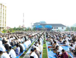 Ribuan Jamaah Padati Halaman Polda Jateng untuk Shalat Idulfitri