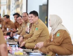 Bang Arul Pimpin Rapat Lesehan di Pendopo, Koordinasi Tetap Jalan Meski Kantor Direnovasi