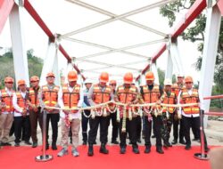 Bupati HSS dan Komisaris PT BSSR Resmikan Jembatan Overpass Merah Putih di Batu Bini