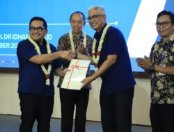 Wabup HSU Terima Sertifikat Aset Daerah, Komisi II DPR RI Serahkan Sertifikat PTSL dan Tanah Wakaf