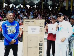 Ribuan Warga Memeriahkan Jalan Sehat Milad Muhammadiyah di Lapangan Pahlawan Amuntai