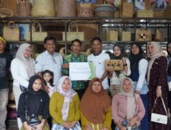 Pengrajin Desa Gulinggang Belajar ke Galeri Kembang Ilung, Perkuat Wirausaha Berbasis Bahan Alam