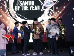 Wakil Ketua DPR Cucun Ahmad Syamsurijal Raih Penghargaan Santri Legislator Inspiratif 2025