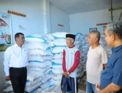 Ahmad Muzani dan Mentan Amran Tinjau Kios Pupuk di Jember, Pastikan Penurunan Harga 20 Persen Berlaku di Lapangan