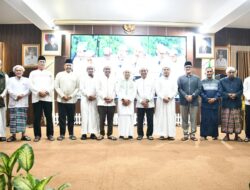 Tabligh Akbar Warnai Penutupan HSS UMKM Expo 2025, Ribuan Warga Padati Lapangan Lambung Mangkurat