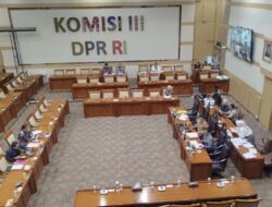 Komisi III DPR RI Tegaskan Polri Tetap di Bawah Presiden