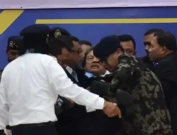 Menteri Kelautan dan Perikanan Pingsan Saat Pelepasan Jenazah Korban Kecelakaan Pesawat ATR 42-500