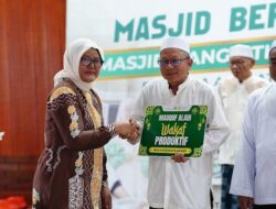 50 Pelaku Usaha Terima Wakaf Modal, Program Masjid Berdaya Adaro Perkuat Ekonomi Jamaah di Tabalong