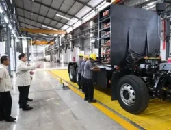 Prabowo Resmikan Pabrik Kendaraan Listrik VKTR di Magelang