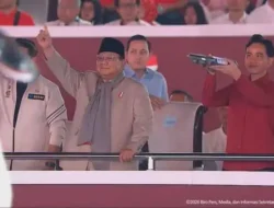Prabowo dan Gibran Terima Ompreng MBG di Pesta Rakyat HUT ke-81 RI