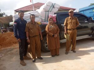 Dinsos Kotabaru Salurkan Bantuan Korban Kebakaran