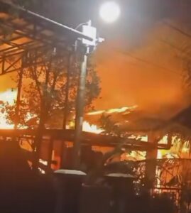 Rumah ASN Dinas Pekerjaan Umum Di Pontianak Terbakar