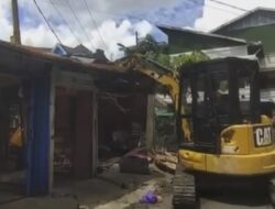 Satpol PP Kota Pontianak Bongkar Paksa Beberapa Kios Tak berizin