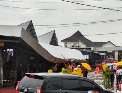 5 Mobil Tertimpa Kanopi di Stasiun Tugu Jogja, PT KAI Mohon Maaf