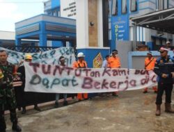 Ratusan Buruh Tenaga Kerja Bongkar Muat Lakukan Demo, Tuntut Agar Kembali Bekerja