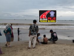 Asyik Berenang, Seorang Remaja Terseret Ombak Pantai Pagatan