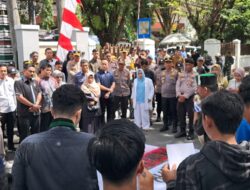 Hari Pertama Bertugas, DPRD Kota Banjarmasin 2024 – 2029 Langsung Dihadang Pendemo: Persoalan Sampah Jadi Sorotan Utama!