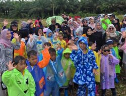 Belajar dari Alam, Edukasi Pertanian Anak-Anak TK-KB Syiona di Bumdesa Kebun Semangka Tanah Bumbu