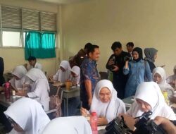 Ketua Komisi II DPR RI Tinjau Langsung Program Makan Siang Gratis