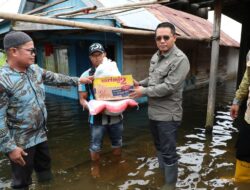 Pj Bupati HSS Tinjau Penanganan Banjir Musiman di Kalumpang