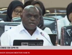 Menteri HAM Pigai Tak Terganggu Efisiensi Rp.60 M: Satu Lampu Pun Tak Padam?