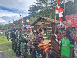 Satgas Yonif 641/Bru Bagikan Beras Gratis untuk Warga Papua, Wujud Kepedulian TNI