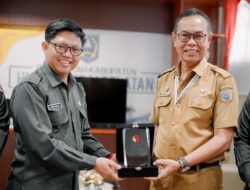 Pemkab Hss Terima Penghargaan Dari Bawaslu Atas Dukungan Pilkada 2024