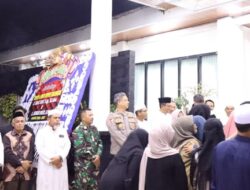 Pulang Retreat, Bupati dan Wakil Bupati Balangan Disambut Warga