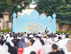 Wakapolri dan Pejabat Utama Polri Laksanakan Salat Idulfitri di Lapangan Bhayangkara