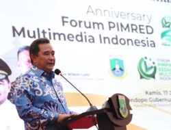 Dirjen Polpum Kemendagri Bahtiar Terima Penghargaan Pena Emas dari FPRMI