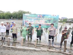 Peringati HUT Ke-67 Kodam VI/Mulawarman, Kodim 1022/Tanah Bumbu Tanam Mangrove di Pesisir
