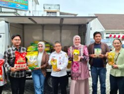Forum Kewirausahaan Pemuda Kalsel Gelar Pasar Murah, Driver Ojol Antusias Berburu Sembako