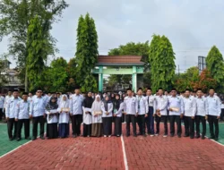 Kankemenag HSU Gelar Apel Bulanan, Tekankan Kedisiplinan dan Penghargaan bagi ASN Berprestasi