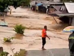 Banjir Bandang Terjang Kabupaten Balangan, Puluhan Warga Terjebak di Atap Bangunan