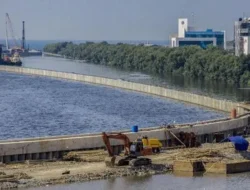 Tanggul Bocor di Muara Baru Diperbaiki, Gubernur Pramono Pastikan Banjir Rob Terkendali