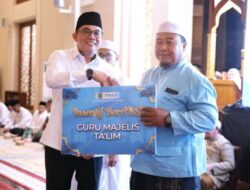 Bupati Tanah Bumbu Salurkan Insentif untuk 1.030 Guru Ngaji dan Majelis Taklim