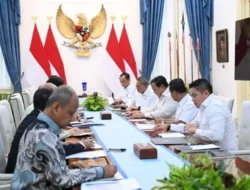 Prabowo Kumpulkan Menteri di Istana, Pastikan Harga Bahan Pokok Stabil dan Infrastruktur Siap Hadapi Hari Raya Idulfitri