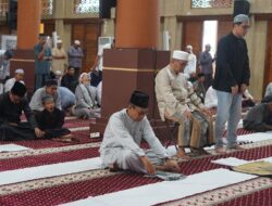 Sekda HSS Sholat Idul Adha Bersama Masyarakat di Islamic Center KH Darham Hidayat