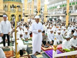 Wabup HSS Sholat Iduladha di Masjid Jami Ibrahim, Ajak Warga Perkuat Persatuan dan Kepedulian Sosial