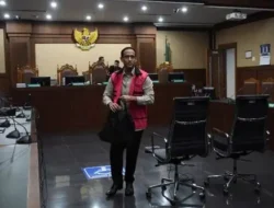 Hinca Sebut Bukti Jaksa Kuat, Nadiem Terancam 18 Tahun Penjara di Kasus Chromebook