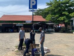 Dishub Balangan Pasang Rambu Parkir di Pasar Resmi