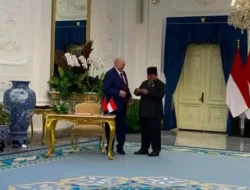Prabowo Terima Pulpen Emas dari Presiden Belarus