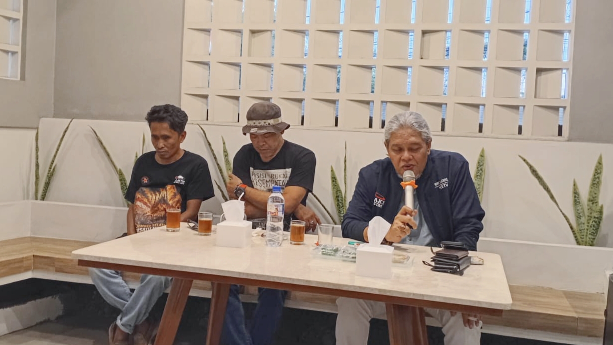 Konferensi Pers MAKI Jatim